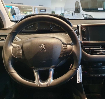 Peugeot 2008 1.2i PureTech Style 82PK -GPS-RESERVEWIEL (2017)